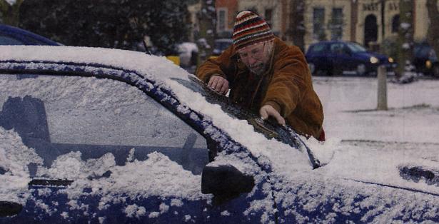 Snow delays traffic in Northampton on 4 March 2005.